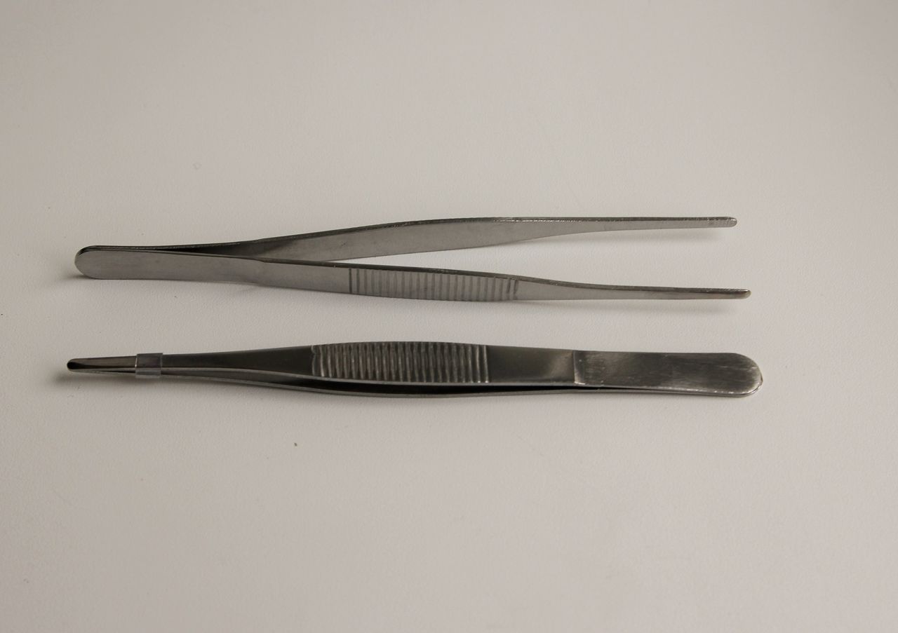 Пинцет металлический